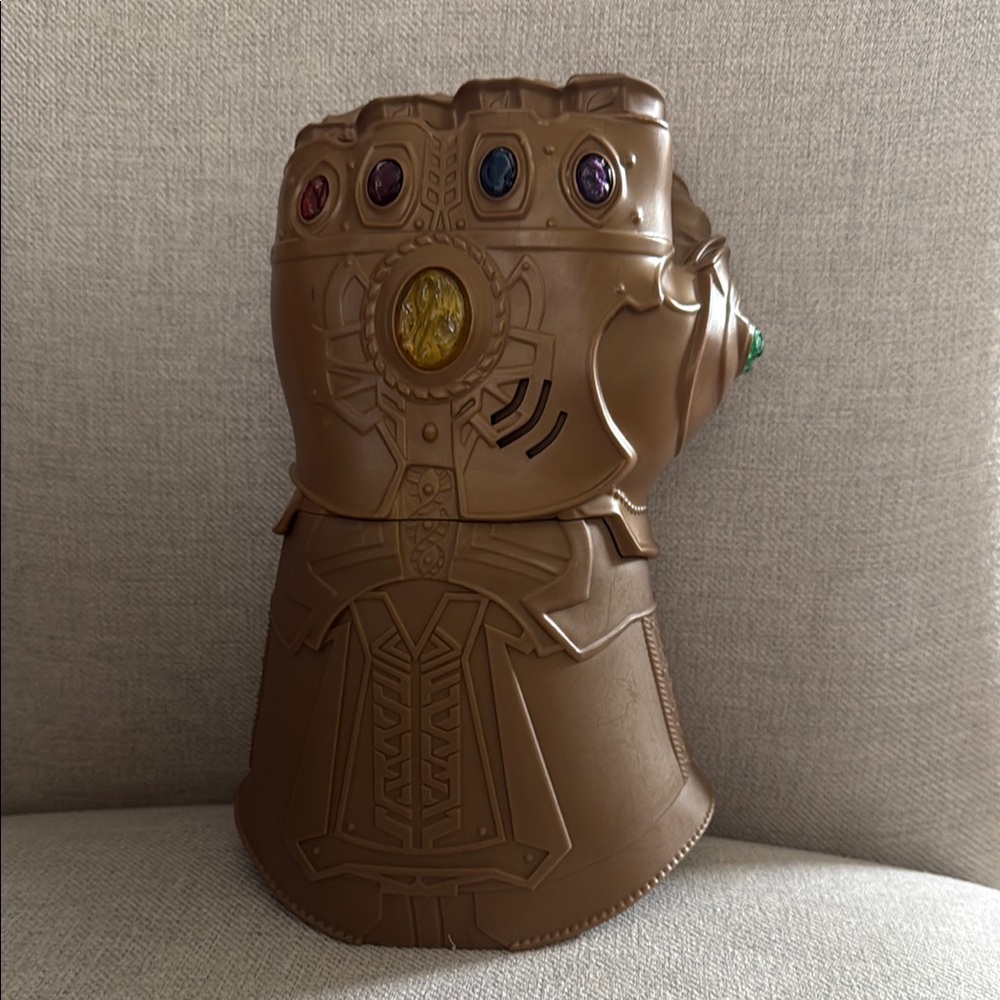 Thanos Gauntlet with light-up Colorful Stones